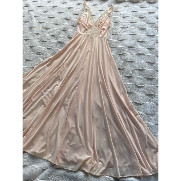 🔥VTG Olga Bodysilk Peach Full Sweep Nightgown  Sweetheart lace Sheer Romantic - Picture 10 of 14